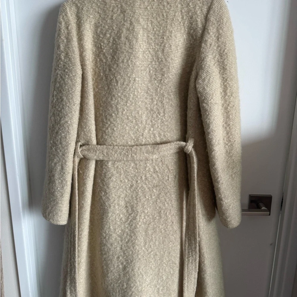Elegant Cream Wool Coat with Faux Fur Collar - Picture 2 of 4